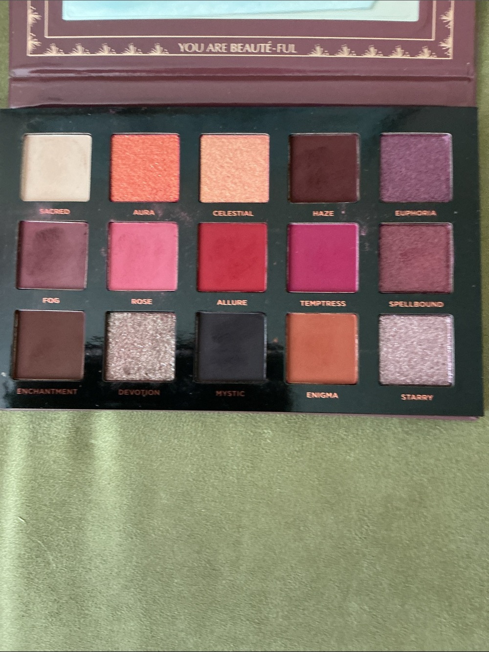 Ace BEAUTY eyeshadow palette